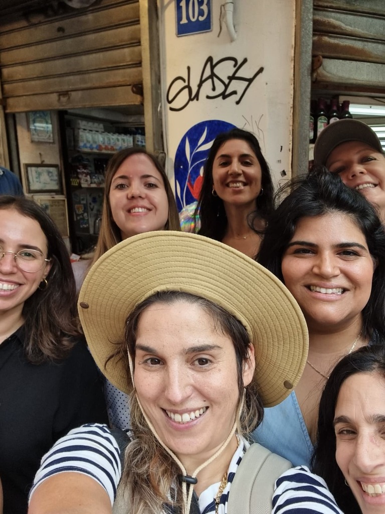 סיור צמחי מרפא להורים בשיתוף דיגיטף בשוק לוינסקי - VEDICA